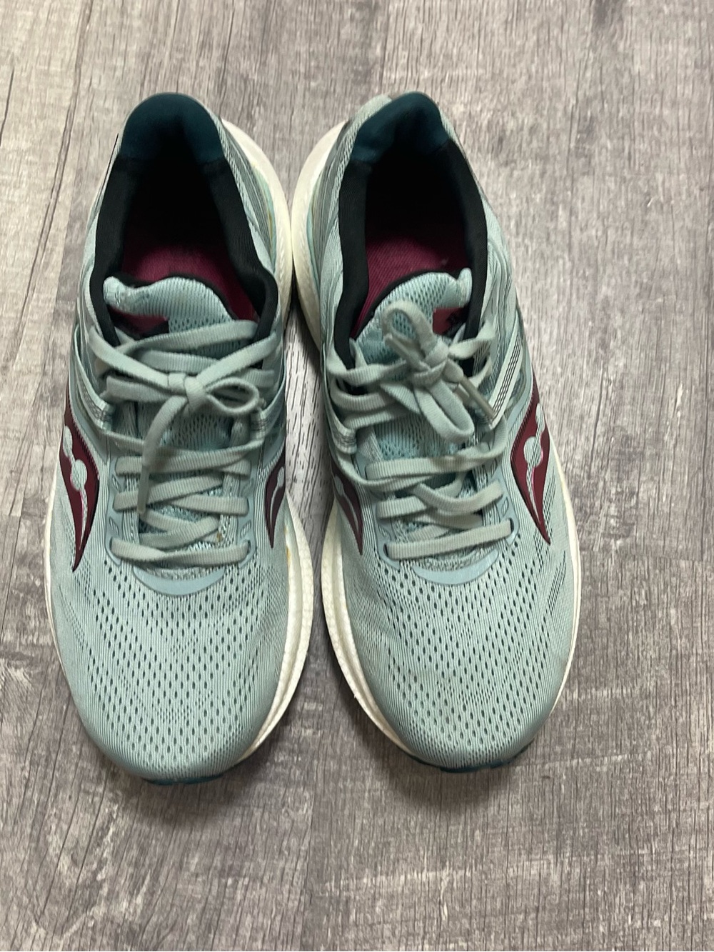 Saucony Women's Seafoam Mesh Running Shoes with Burgundy Logo